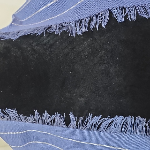 NWT BCBG Linen Blue & White Stripe Wrap Scarf with Fringe 24"x72" - Picture 4 of 10